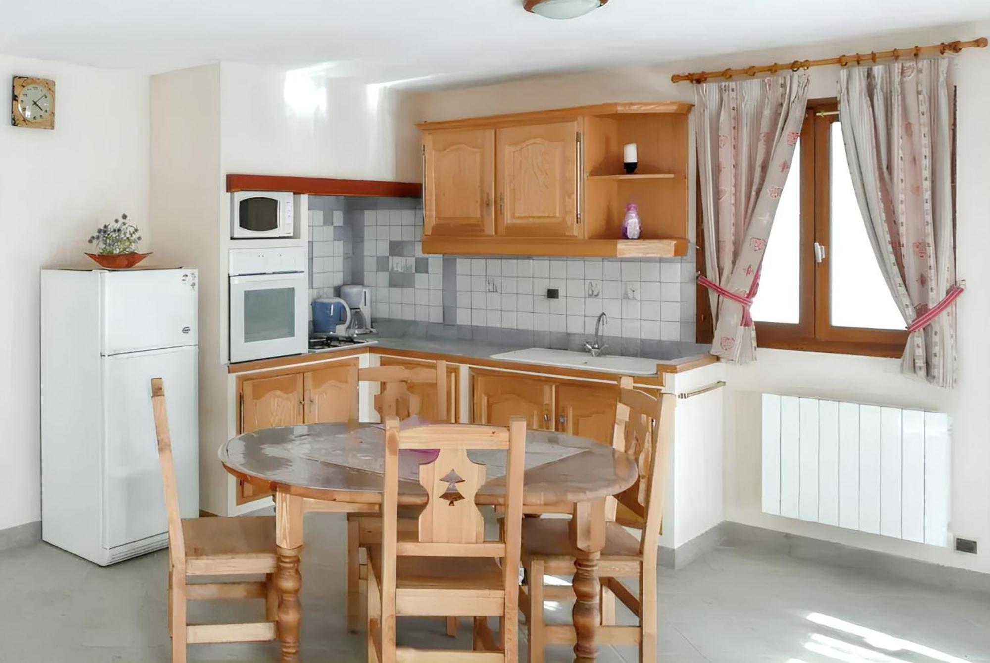Appartement Paisible A Saint-Crepin Avec Vue Sur La Montagne ภายนอก รูปภาพ
