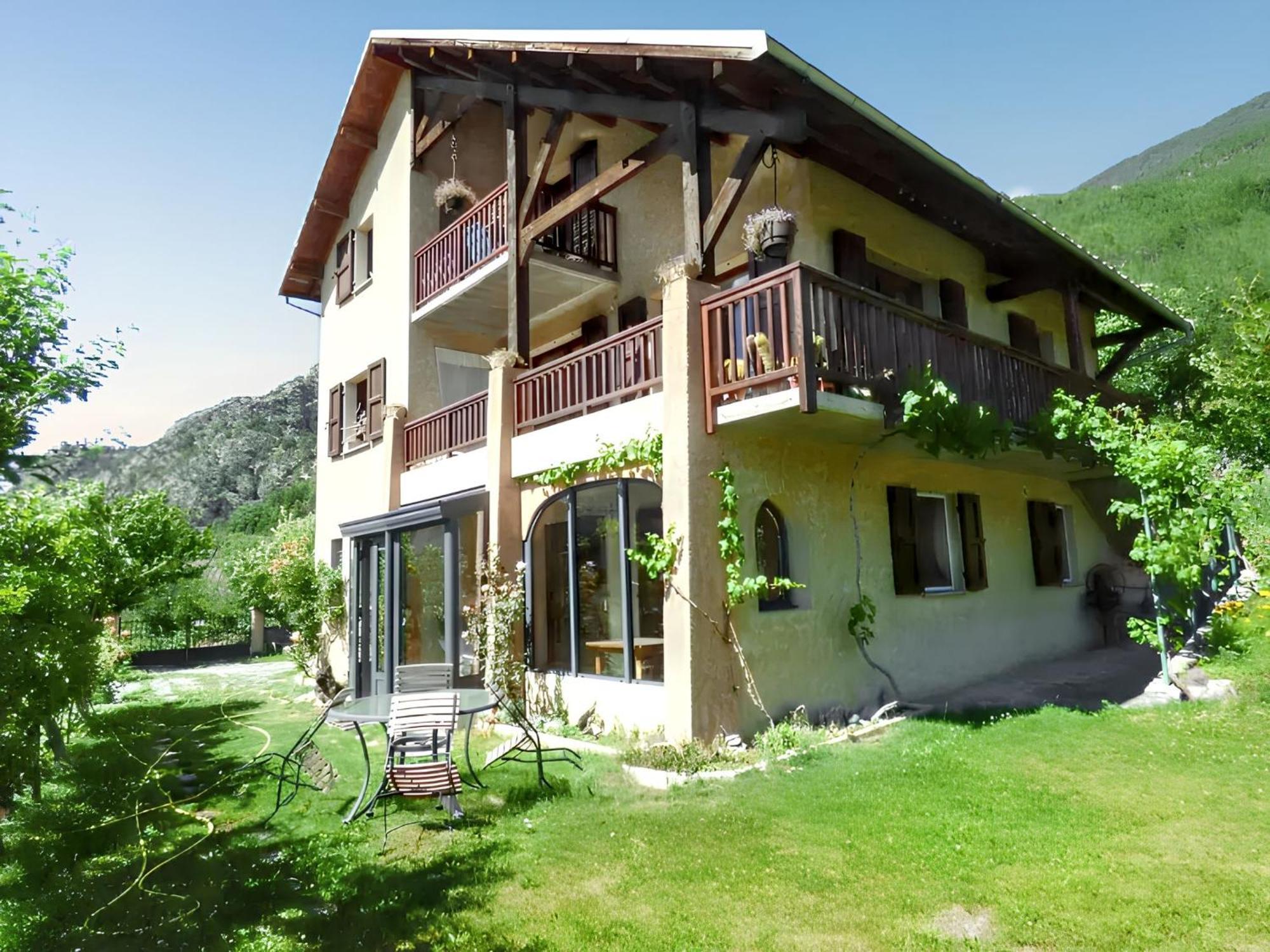 Appartement Paisible A Saint-Crepin Avec Vue Sur La Montagne ภายนอก รูปภาพ